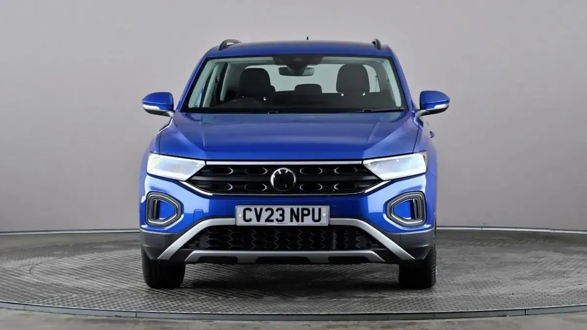 Used VW T-Roc Life 110 HP (80 kW) 2023 Blue SUV