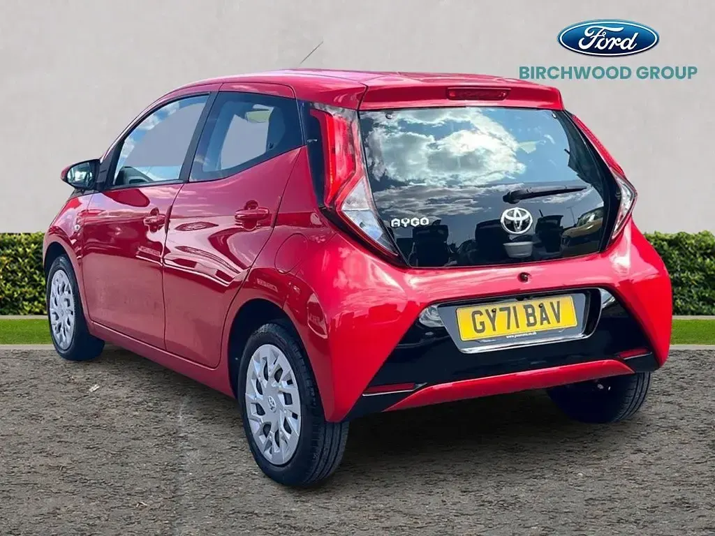 Used Toyota Aygo X-play 72 HP (52 kW) 2021 Red Hatchback