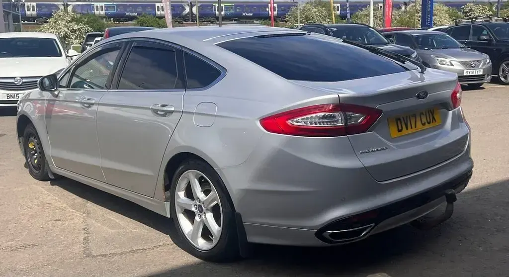 Used Ford Mondeo Titanium 180 HP (132 kW) 2017 Silver Hatchback