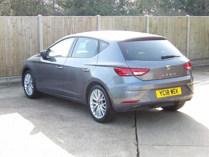 Used Seat Leon SE Dynamic 108 HP (79 kW) 2018 Grey Hatchback