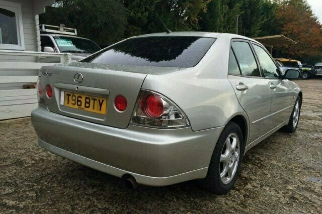 Used Lexus IS200 153 HP (112 kW) 1999 Sedan