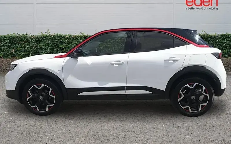 Used Vauxhall Mokka SRi 131 HP (96 kW) 2021 White SUV