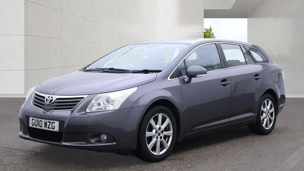 Used Toyota Avensis 147 HP (108 kW) 2010 Grey Estate