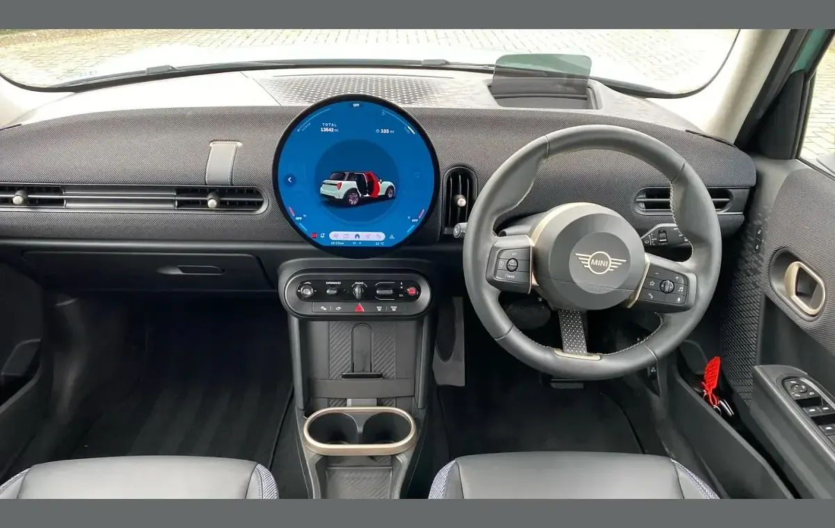 Usado Mini Cooper Hatch 154 CV (113 kW) 2024 Verde Utilitario