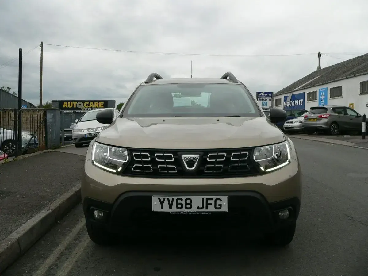 Usado Dacia Duster Essentiel 114 HP (83 kW) 2019 Bege SUV