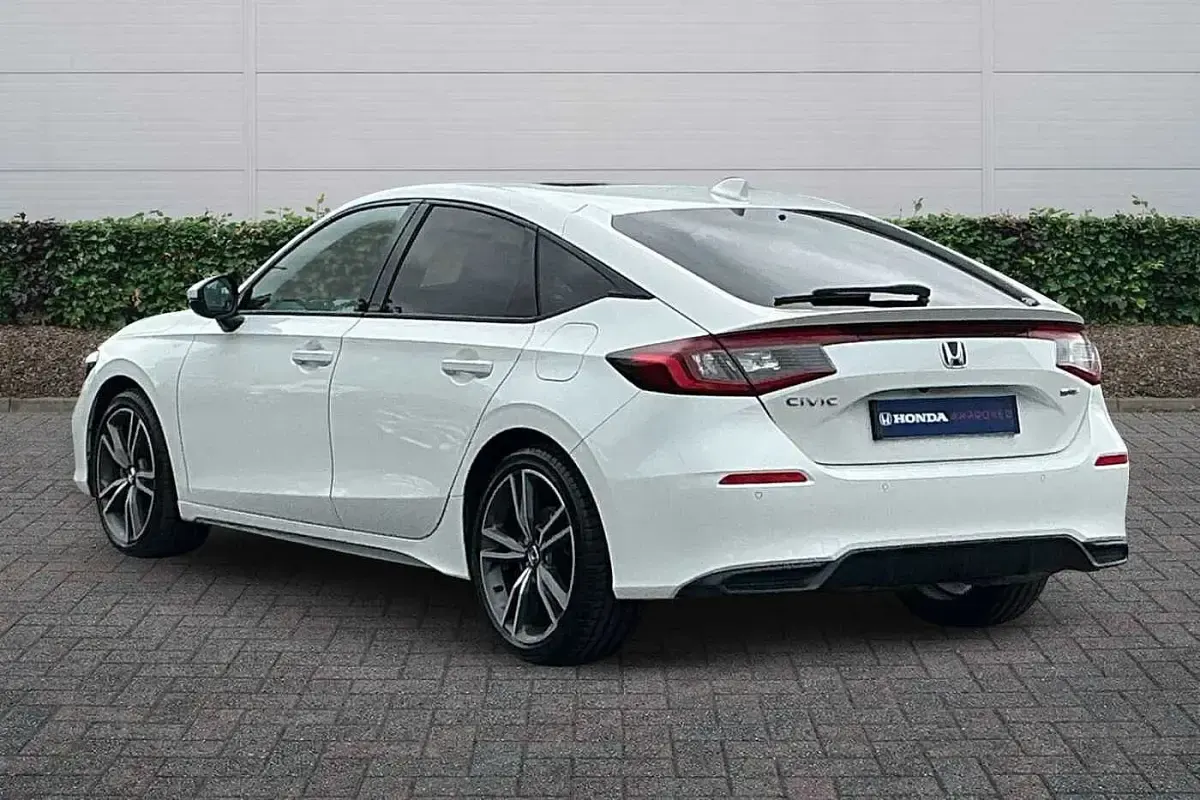 Used Honda Civic Advance 143 HP (105 kW) 2026 Platinum white Hatchback