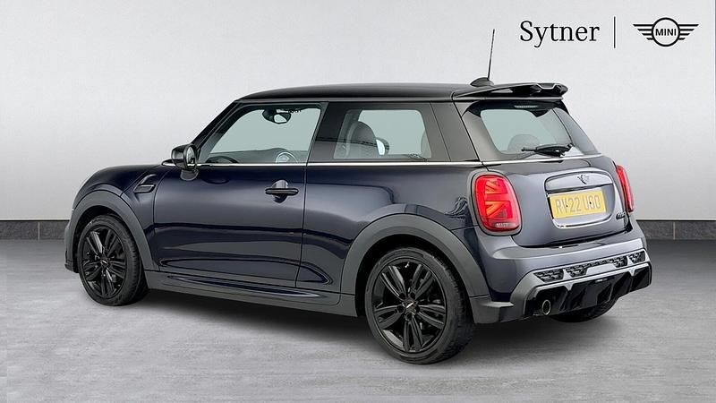 Used Mini Cooper Hatch 134 HP (98 kW) 2022 Black Hatchback