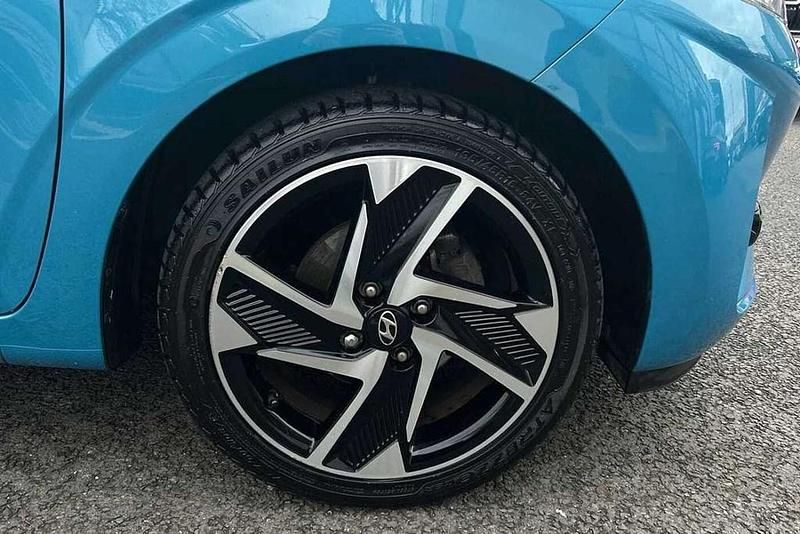 Used Hyundai i10 Premium 65 HP (47 kW) 2023 Other Hatchback