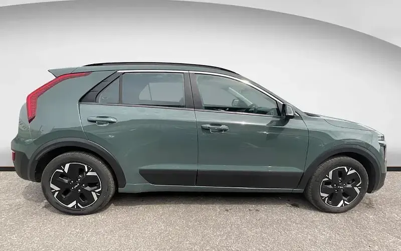 Used Kia Niro 150 kW (204 HP) 2023 Green SUV