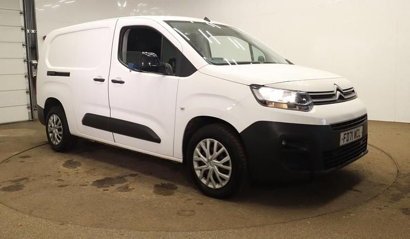 Used Citroën Berlingo 100 HP (73 kW) 2021 White MPV