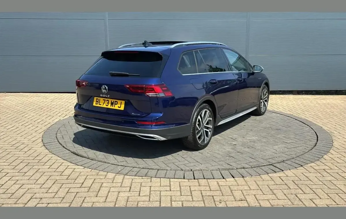 Used VW Golf Alltrack 200 HP (147 kW) 2023 Blue Estate