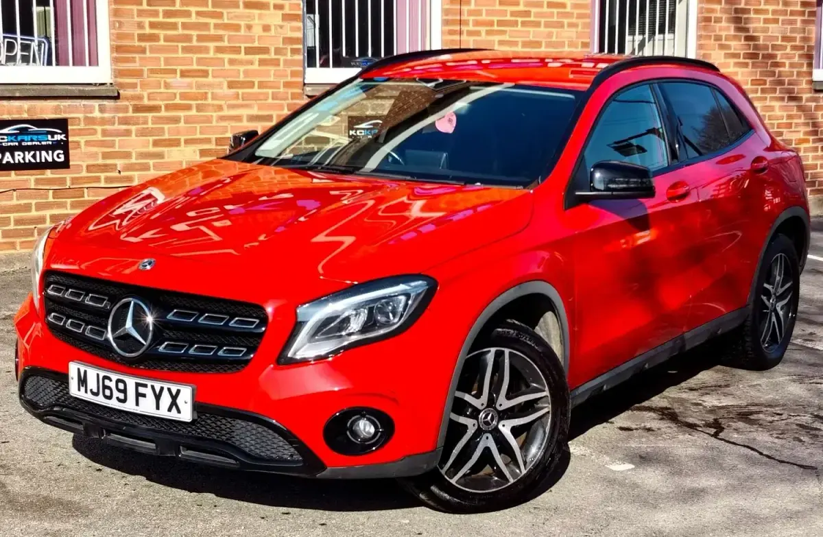 Used Mercedes GLA180 Urban 122 HP (89 kW) 2020 Red SUV
