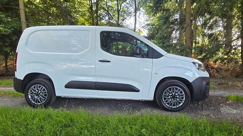 Used Citroën Berlingo PureTech 110 HP (80 kW) 2019 White MPV