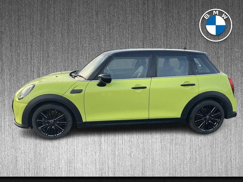 Used Mini Cooper Exclusive 134 HP (98 kW) 2023 Yellow Hatchback