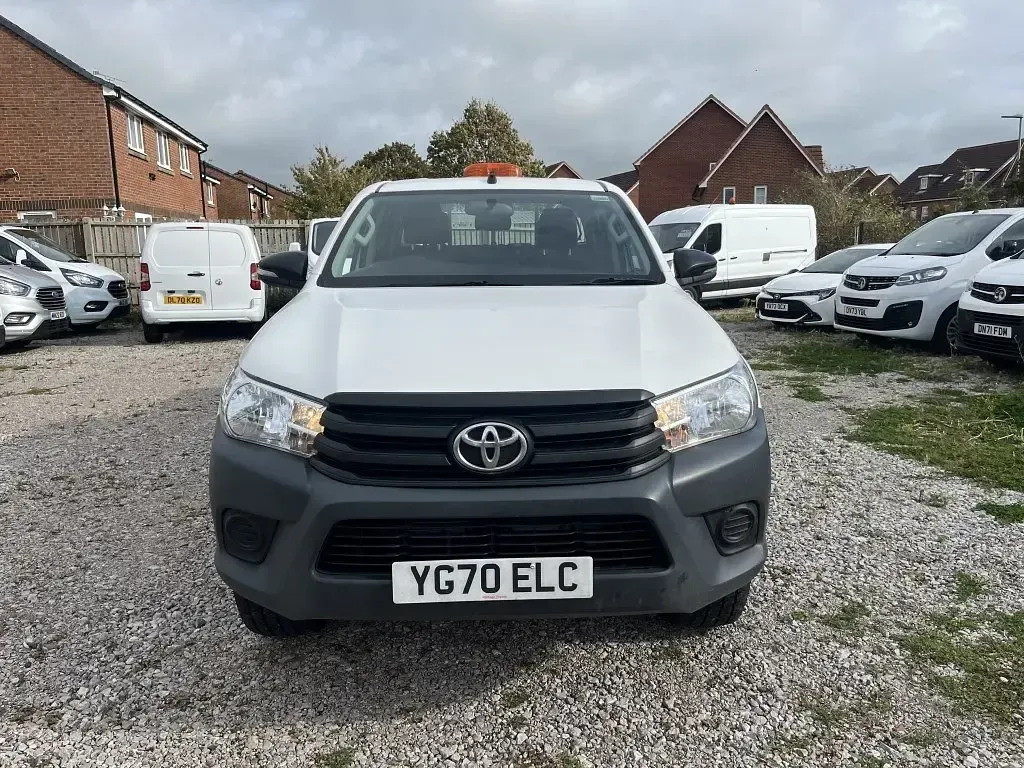 Używany Toyota HiLux Active 150 KM (110 kW) 2020 Biały Pickup