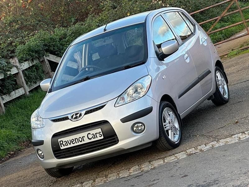 Used Hyundai i10 Comfort 83 HP (61 kW) 2015 Silver Hatchback