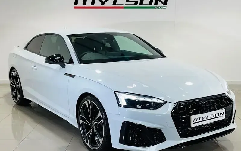 Usado Audi A5 Black Edition 150 HP (110 kW) 2024 Coupé