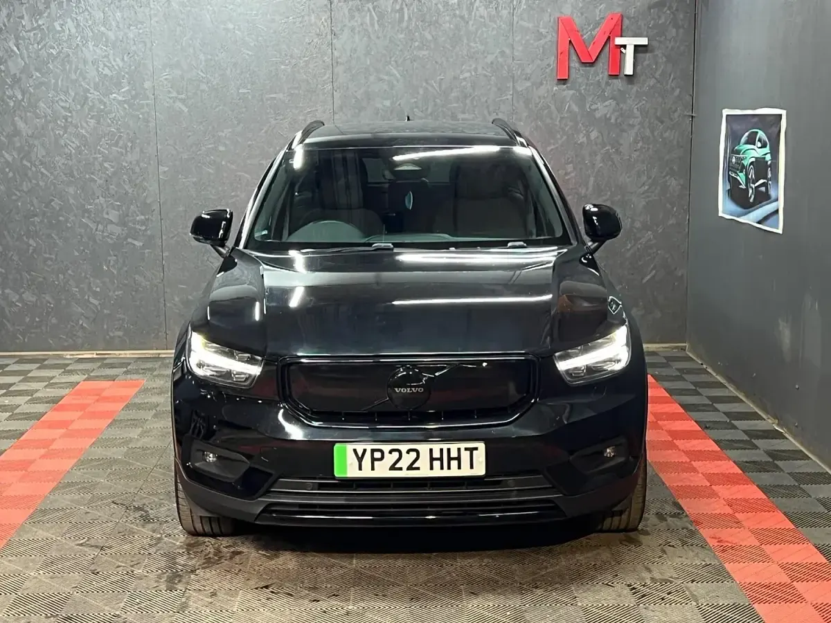 Używany Volvo XC40 Plus 169 kW (231 KM) 2022 Czarny SUV