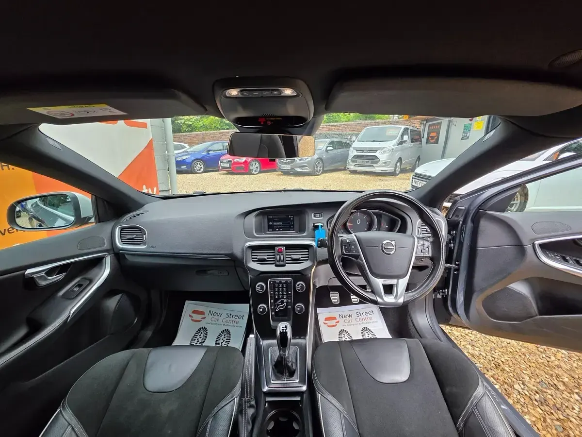 Used Volvo V40 R-Design 120 HP (88 kW) 2016 Grey Hatchback
