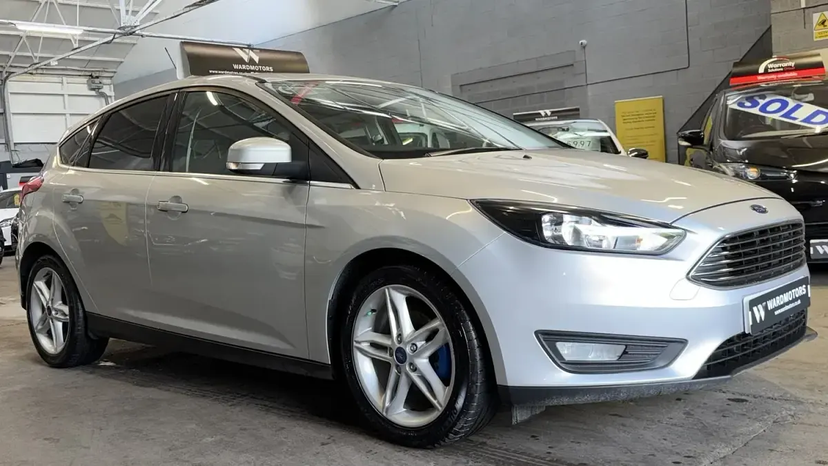 Used Ford Focus Zetec 120 HP (88 kW) 2016 Silver Hatchback