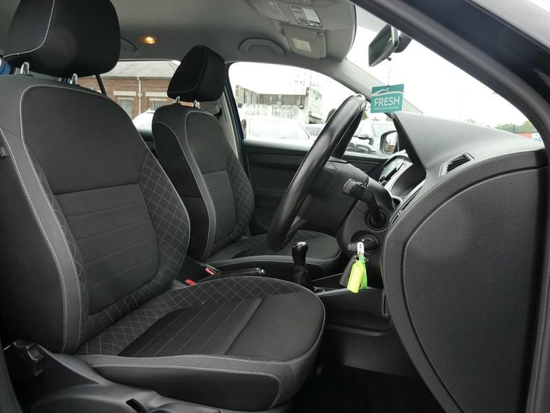 Used Skoda Fabia Colour Edition 75 HP (55 kW) 2018 Blue Hatchback