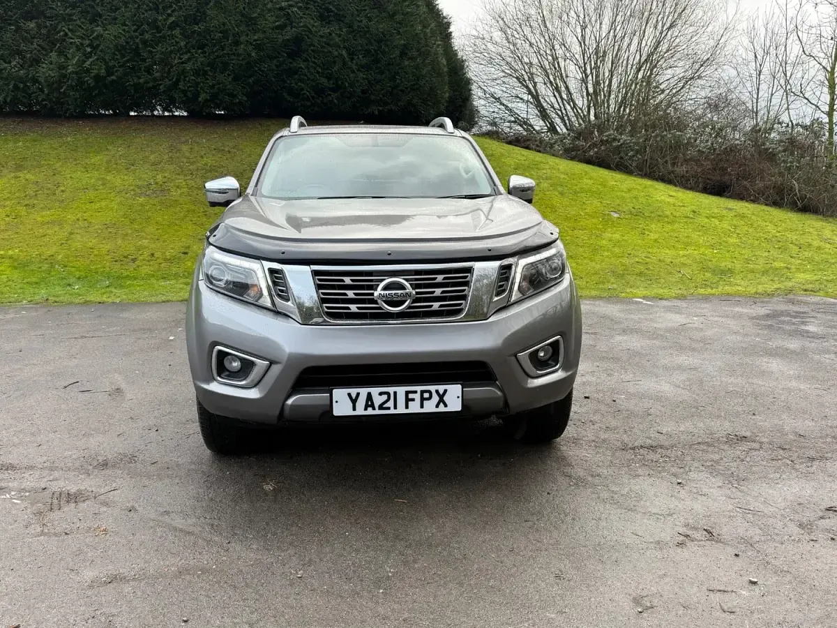 Used Nissan Navara Tekna 190 HP (139 kW) 2021 Grey Pickup