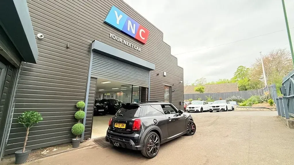 Begagnad Mini John Cooper Works Hatch 2023 Svart Halvkombi