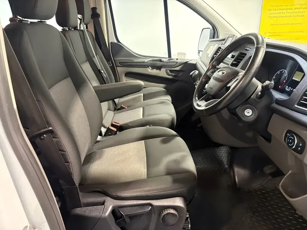 Used Ford Transit Custom 105 HP (77 kW) 2018 White Van