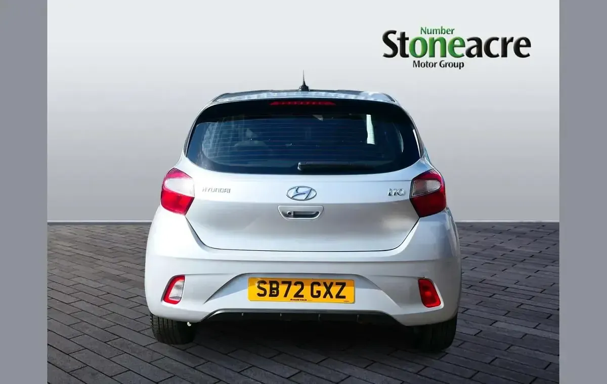 Used Hyundai i10 SE 67 HP (49 kW) 2023 Silver Hatchback