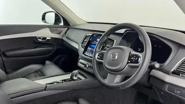 Used Volvo XC90 Plus 232 HP (170 kW) 2023 Silver SUV