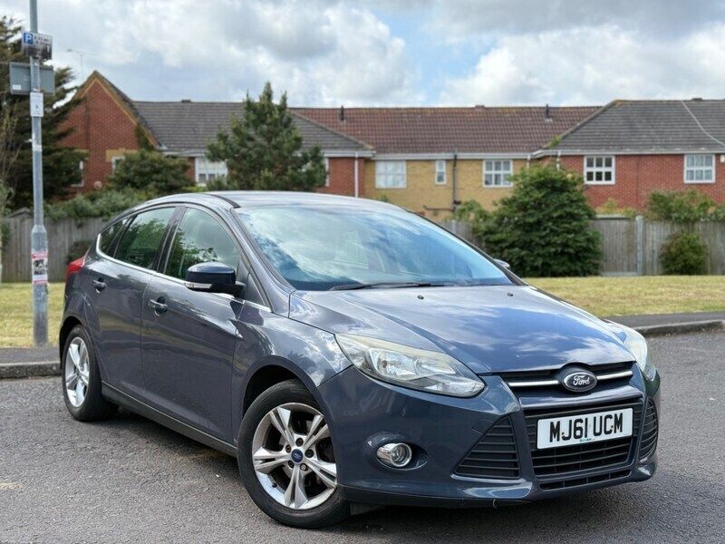 Grey Used 2011 Ford Focus Zetec Hatchback | £1,990 (Good price) - Image 1/4