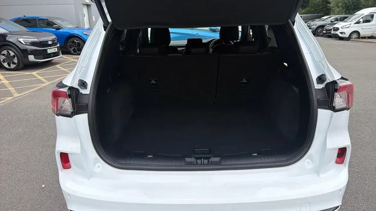Used Ford Kuga ST-Line 150 HP (110 kW) 2023 White SUV