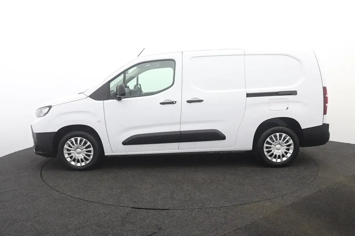 Used Toyota Proace 120 HP (88 kW) 2025 White MPV