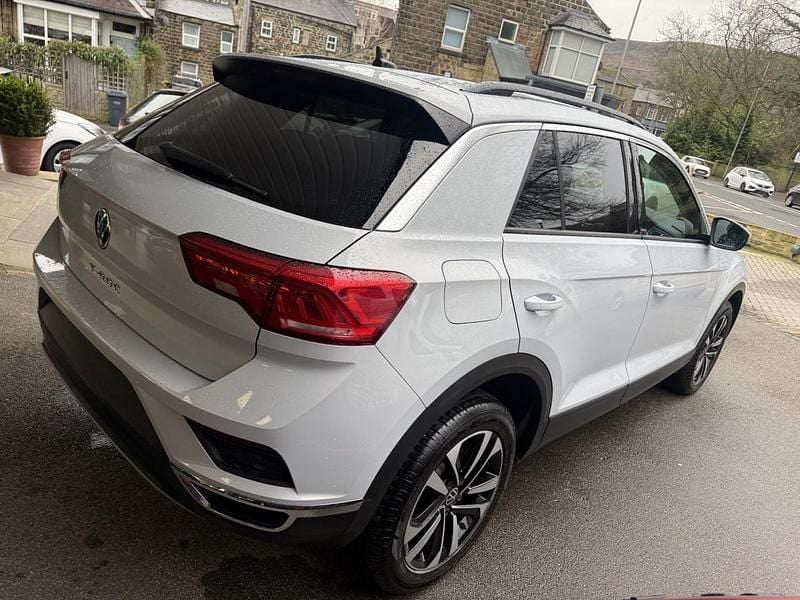 Usado VW T-Roc United 150 HP (110 kW) 2021 Prateado SUV