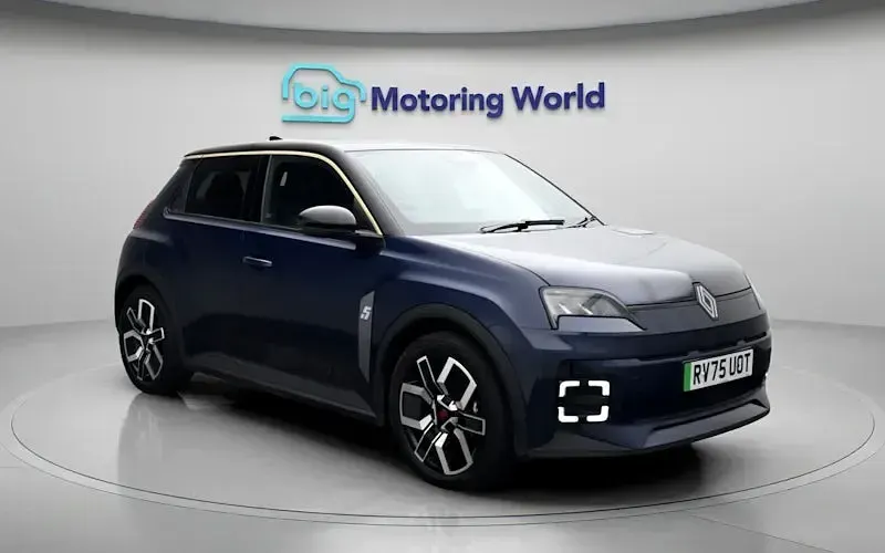 Used Renault 5 E-Tech Komfort 110 kW (150 HP) 2025 Hatchback