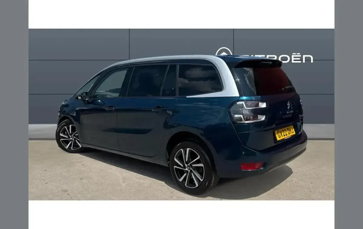 Used Citroën C4 SpaceTourer Shine 128 HP (94 kW) 2022 Blue MPV