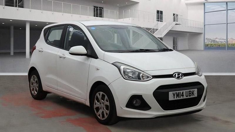 Used Hyundai i10 SE 66 HP (48 kW) 2014 White Hatchback