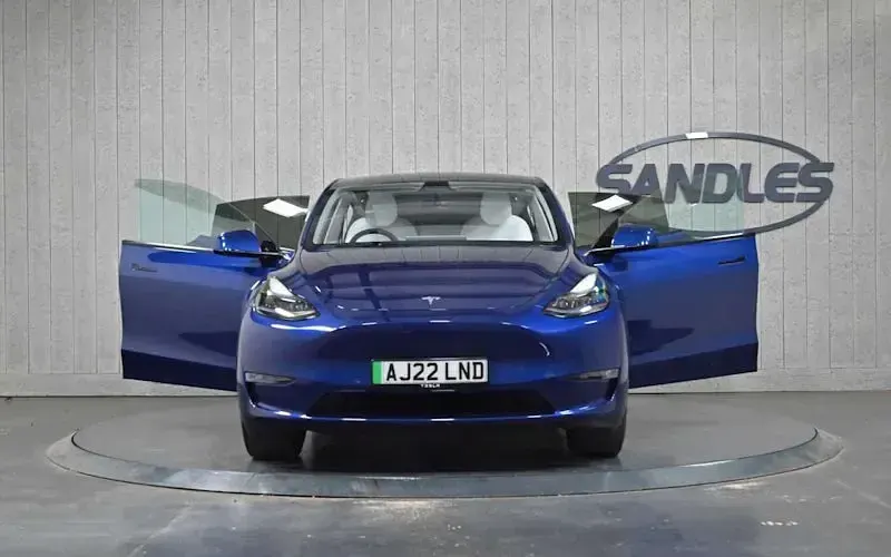 Used Tesla Model Y Long Range AWD 286 kW (389 HP) 2022 Blue SUV