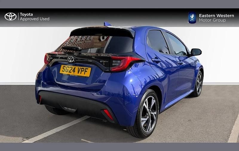 Used Toyota Yaris Hybrid Design 113 HP (83 kW) 2024 Blue Hatchback