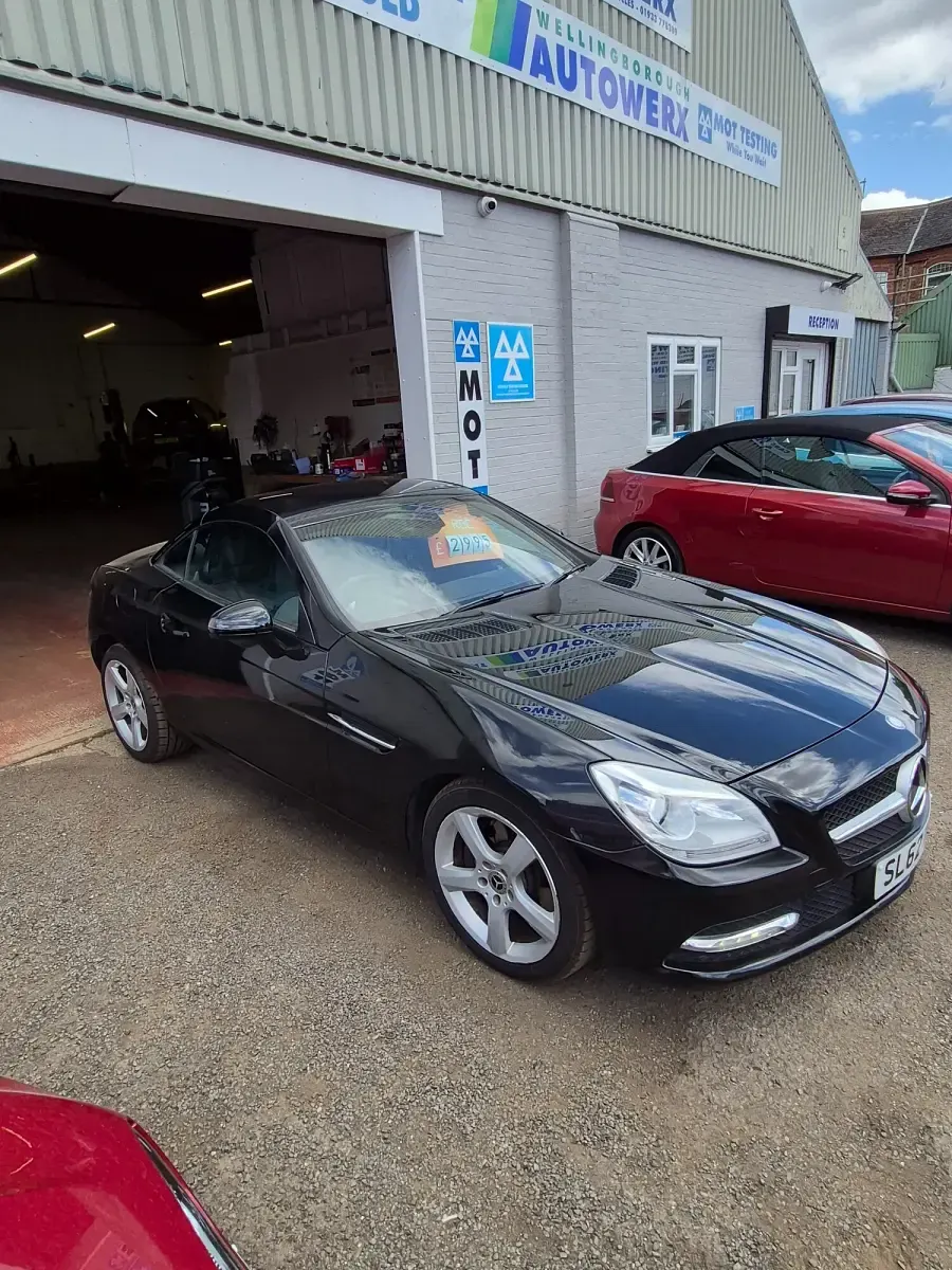 Used Mercedes SLK250 204 HP (150 kW) 2012 Black Cabriolet