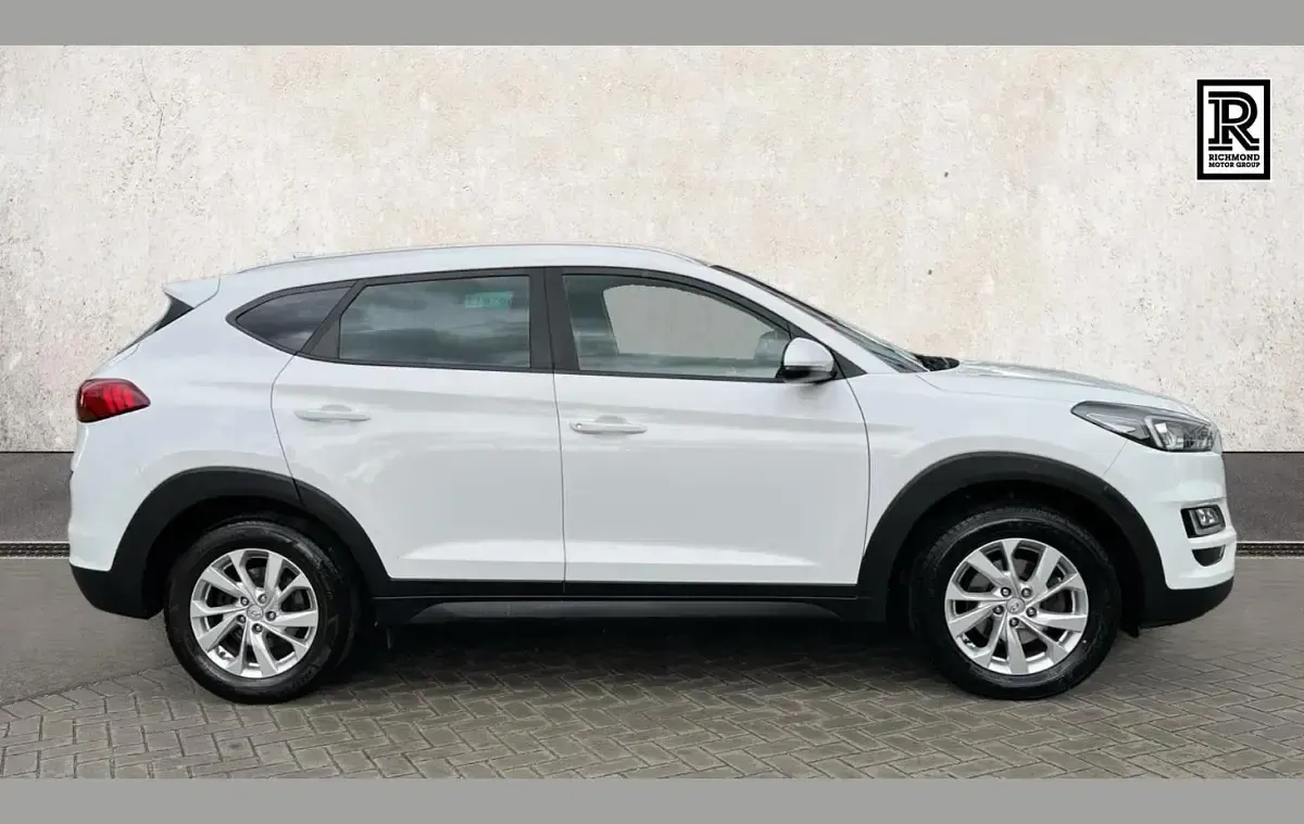 Used Hyundai Tucson SE 129 HP (94 kW) 2019 White SUV