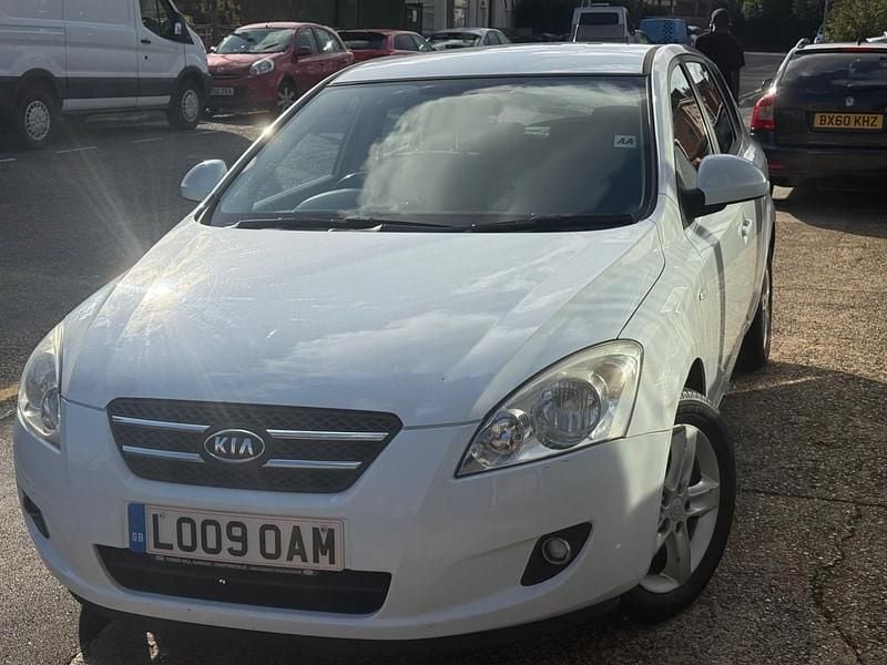 Used Kia Ceed 2009 White Hatchback