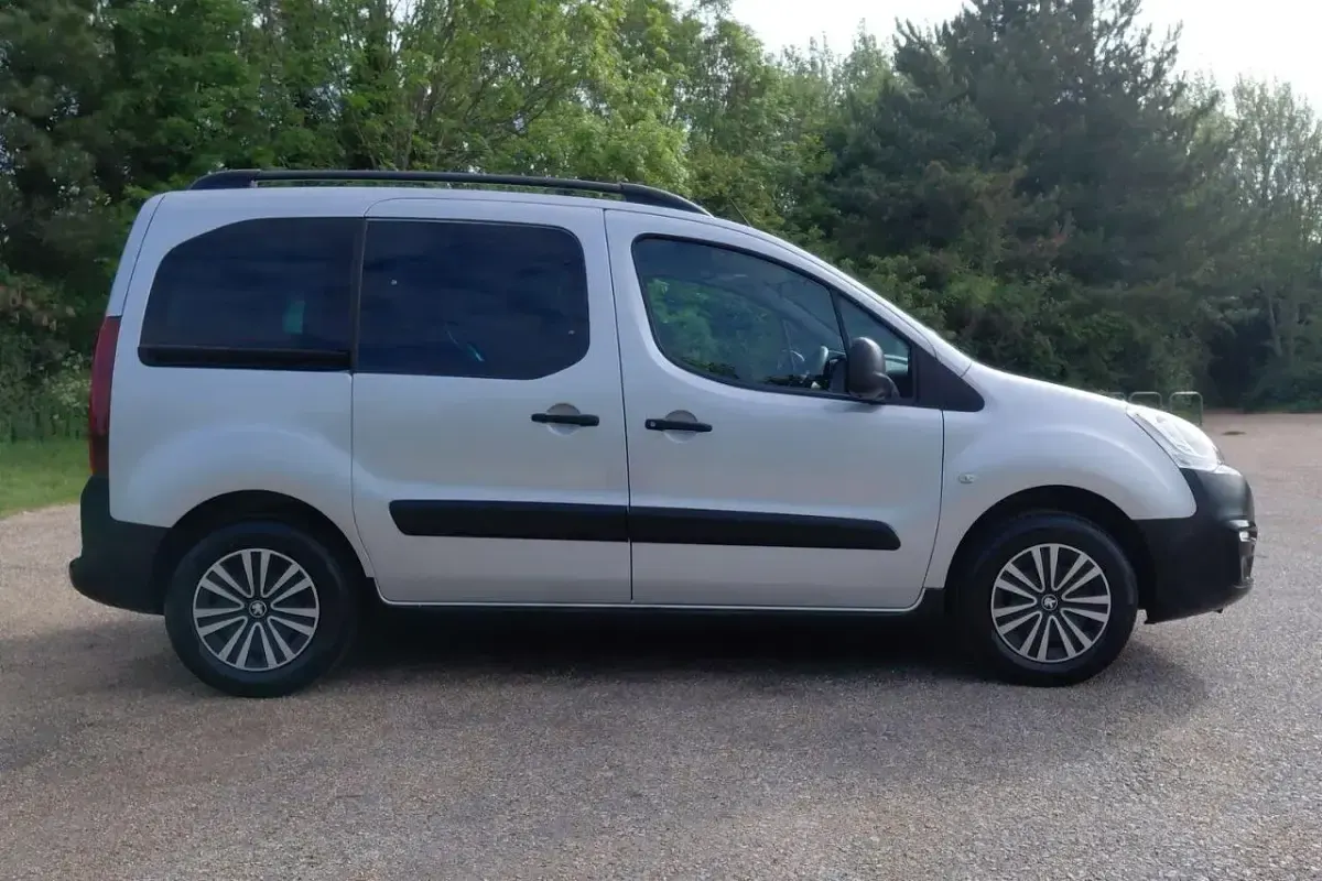 Gebraucht Peugeot TePee Outdoor 98 PS (72 kW) 2018 Grau Van / Kleinbus
