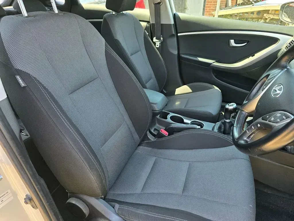 Used Hyundai i30 SE 100 HP (73 kW) 2015 Silver Hatchback