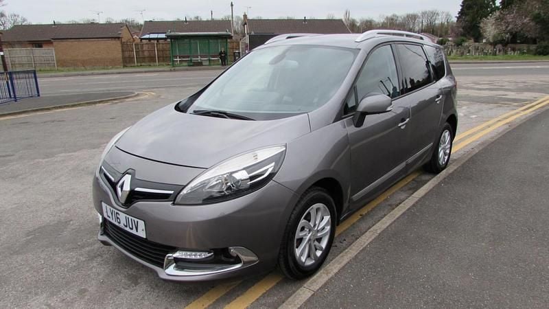 Usado Renault Grand Scénic IV Dynamique 110 HP (80 kW) 2016 Cinzento Monovolume