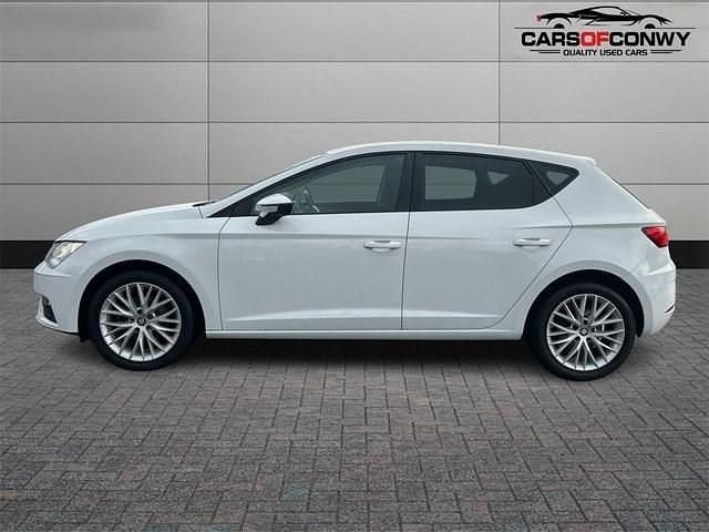 Used Seat Leon SE Dynamic 115 HP (84 kW) 2019 White Hatchback