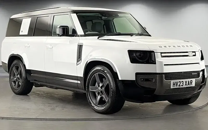 Used Land Rover Defender SE Dynamic 300 HP (220 kW) 2023 SUV