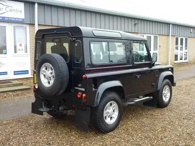 Usado Land Rover Defender 121 HP (88 kW) 2011 Preto SUV