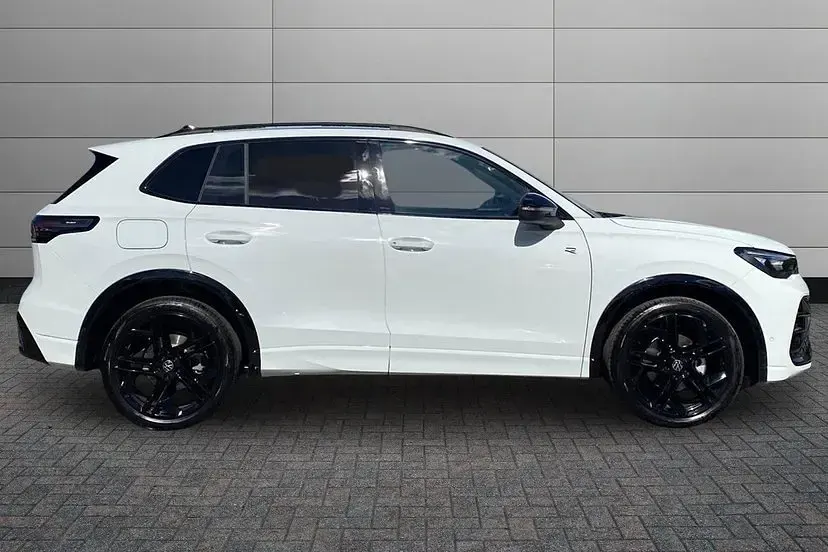 Used VW Tiguan R-line 150 HP (110 kW) 2025 Pure white SUV