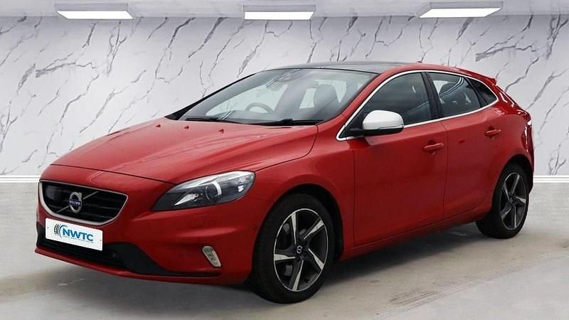 Used Volvo V40 R-Design 150 HP (110 kW) 2016 Red Hatchback